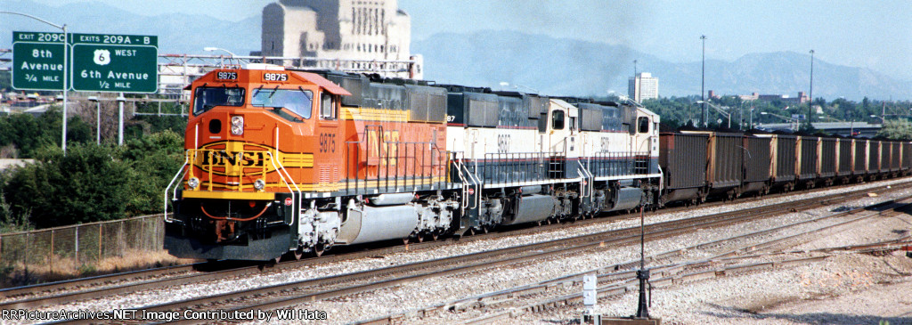 BNSF SD70MAC 9875